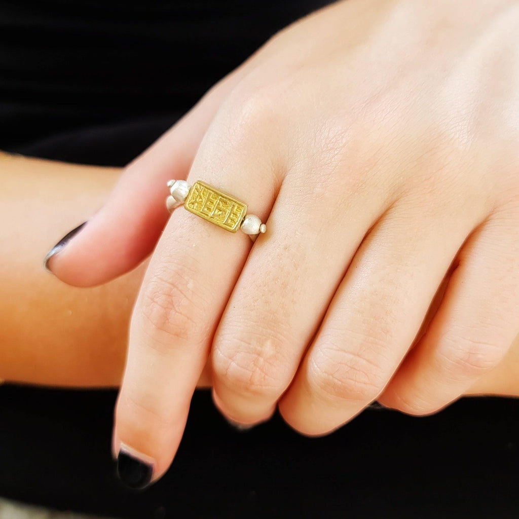 טבעת דו צדדית מכסף 925 עם חריטה מפליז בעברית עתיקה, בריאות ואהבה - Symbolic Design