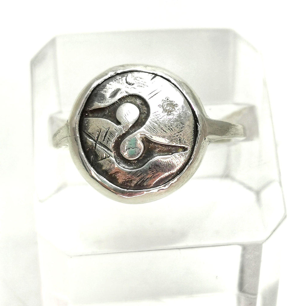 טבעת כסף 925 עם יהלום 0.1 קרט עם סמל יונק הדבש האינדיאני בעבודת יד - Symbolic Design