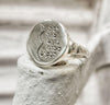 טבעת כסף 925 ייחודית בעבודת יד עם חריטה יפה כוח נשים, מכוח אנשים - Symbolic Design